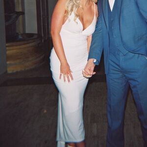 Melani the label - Worn once for engagement pictures! Very flattering on